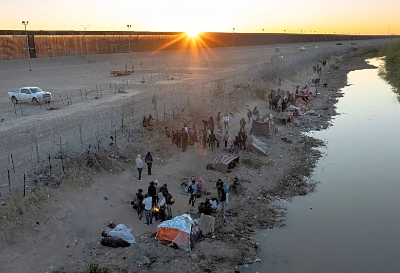 Court clears way for Texas to enforce migrant arrest law