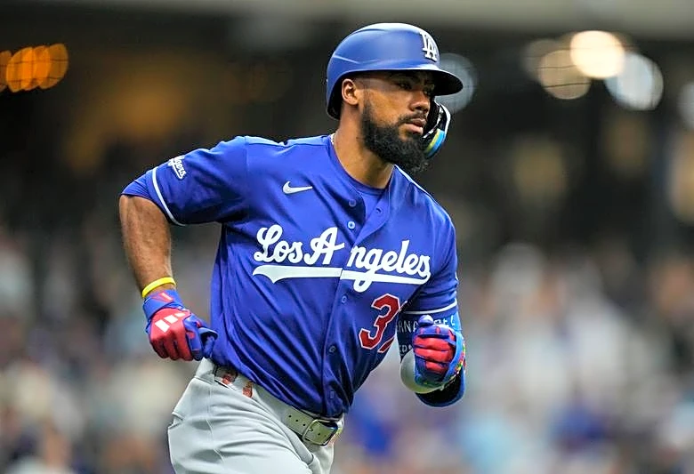 Dodgers place Teoscar Hernandez on IL, option Hyeseong Kim