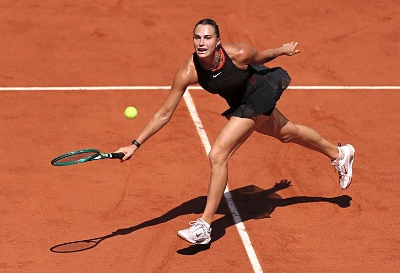 Tennis-Sabalenka sees off Kasatkina to reach French Open fourth round