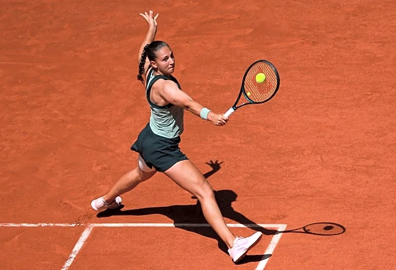 Tennis-Parry stuns Anisimova to reach first Grand Slam fourth round at the French Open