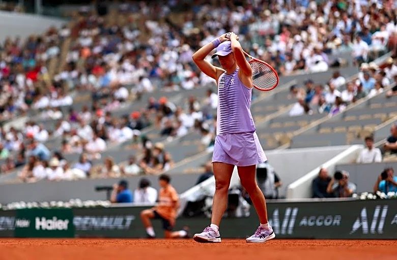 Tennis-Kostyuk sends former champion Swiatek packing in French Open last 16