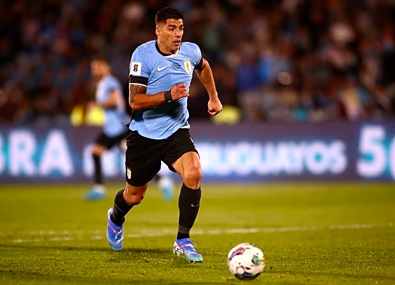 Soccer-Suarez, Nandez miss out as Bielsa names Uruguay's World Cup squad
