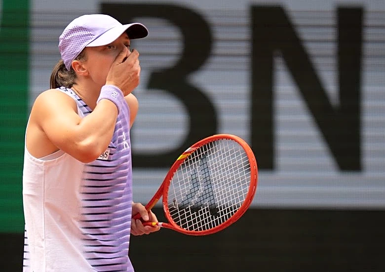 Tennis-Swiatek blames tension after shock French Open exit on 25th birthday