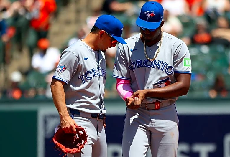 X-rays negative after Blue Jays’ Jesus Sanchez hit by ball from fan