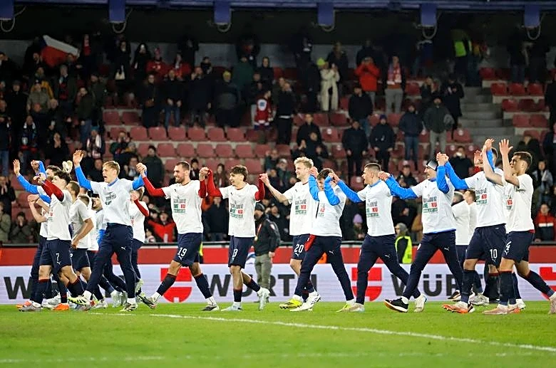Soccer-Physical Czechs will look to win ugly to qualify from Group A