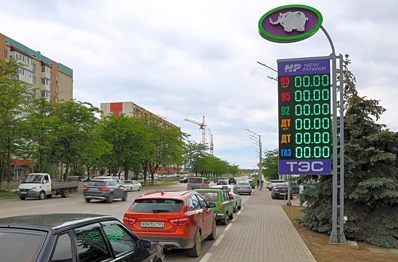 Drivers in Russian-controlled Crimea grapple with gasoline shortages