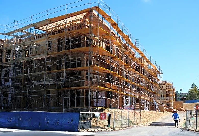US construction spending beats expectations in April