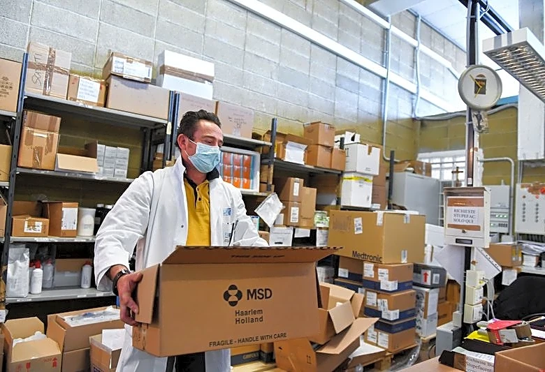 Merck exec says company is discussing use of COVID antiviral drug in Ebola response