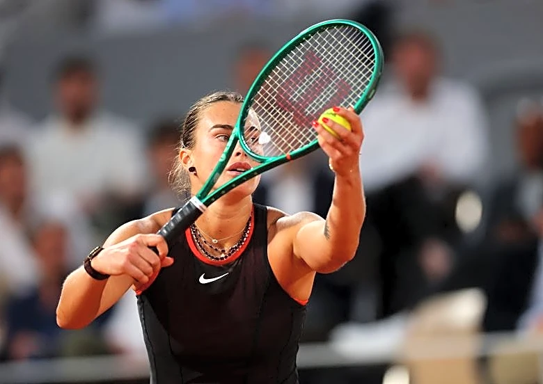 Tennis-Sabalenka downs Osaka to reach French Open quarter-finals