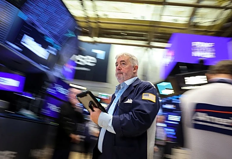 US exchanges extend selloff as perpetual futures approval unnerves investors