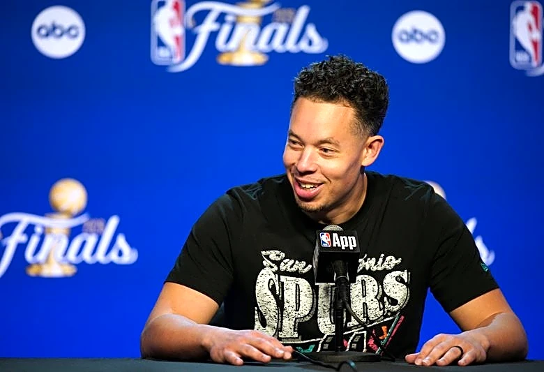Tree and acorns: Mitch Johnson, Mike Brown draw on Gregg Popovich's lessons