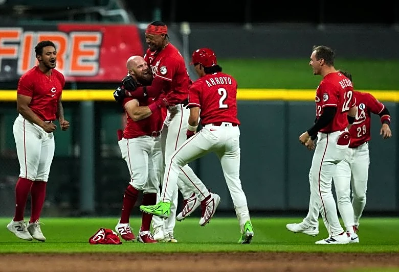 MLB roundup: Reds rally, earn walk-off win over Royals in 10th
