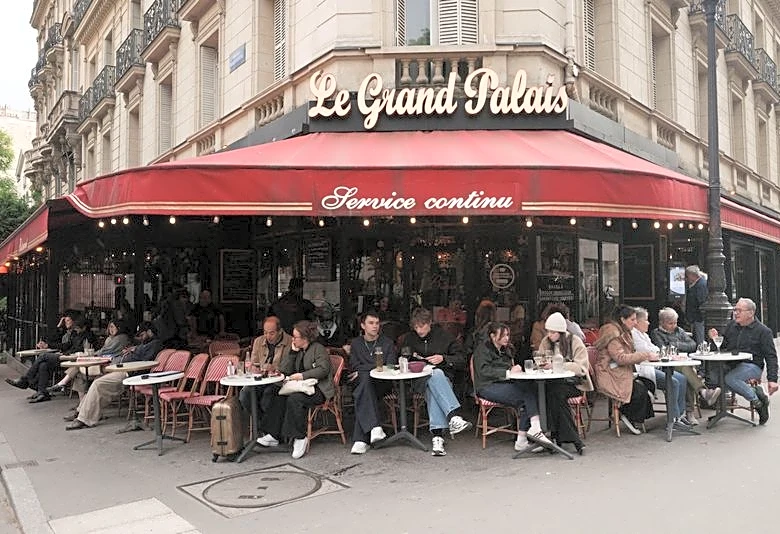 French services sector shrinks in May at fastest pace since late 2020, PMI shows