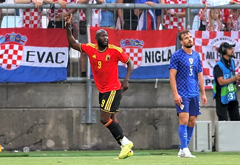 Soccer-Belgium urge calm after Lukaku scores in away win at Croatia