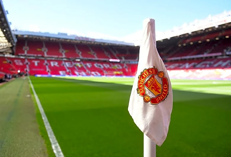 Glazer family members studying Manchester United stake sale, Bloomberg News reports