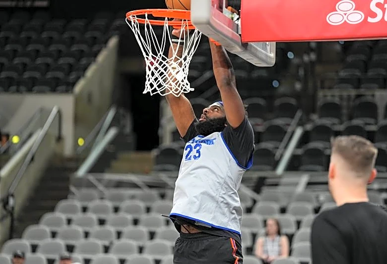 Knicks C Mitchell Robinson appears off bench in Finals Game 1