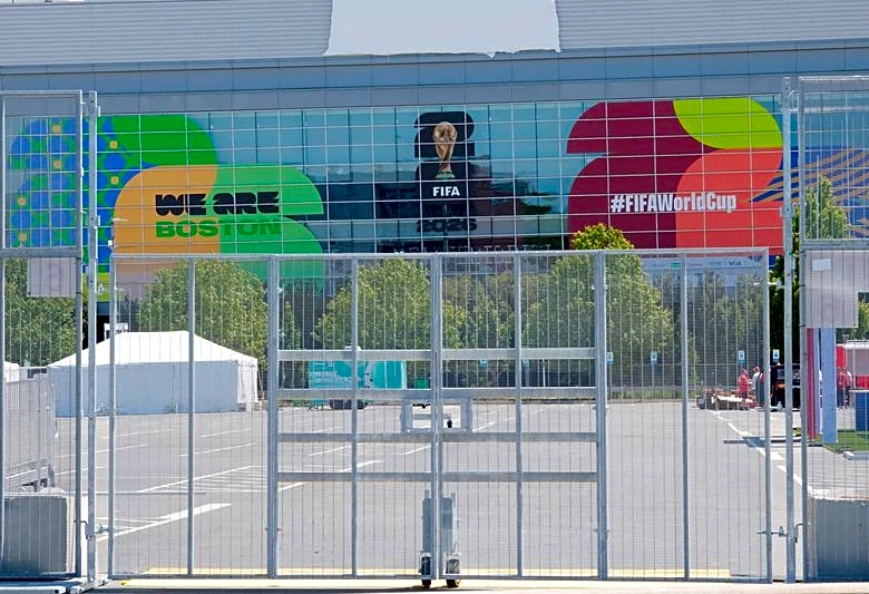 Soccer-FIFA bans reusable bottles at World Cup venues citing safety concerns