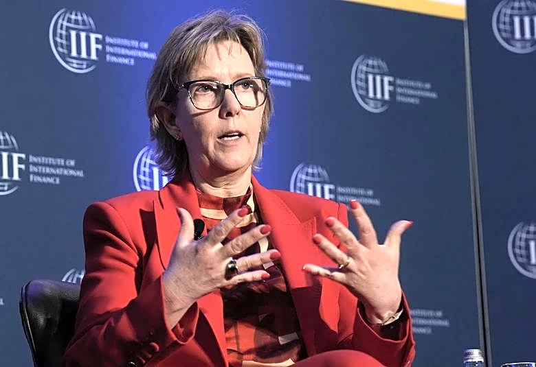 EU delays bank risk capital framework by three years, awaiting US, standards
