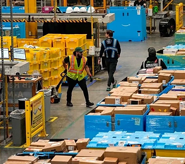 US first-quarter worker productivity, labor costs revised lower