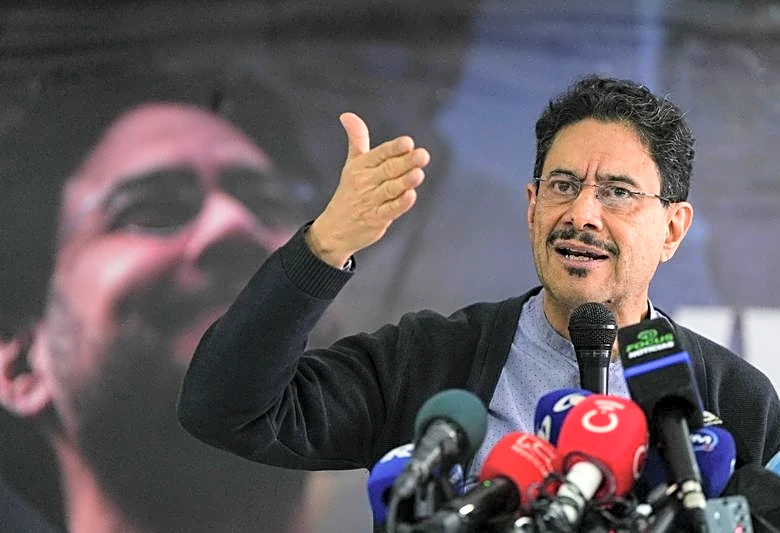 Appealing to centrists, Colombia leftist Cepeda backs away from possibility of new constitution