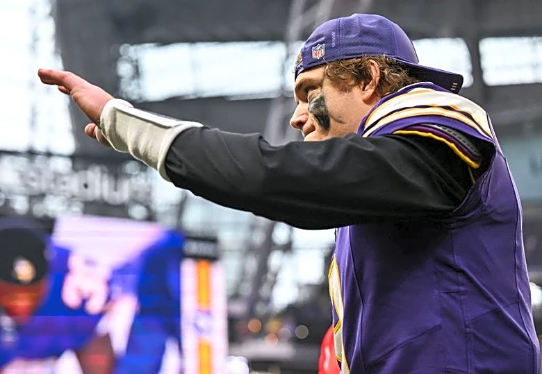 Vikings 'happy with both' QBs in open competition