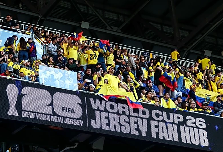 Soccer-Miserly Ecuador eye World Cup breakthrough on back of unbeaten run