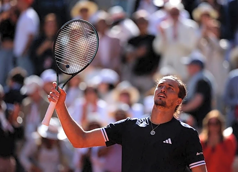Tennis-Zverev bids to end Grand Slam near-misses in French Open final with Cobolli