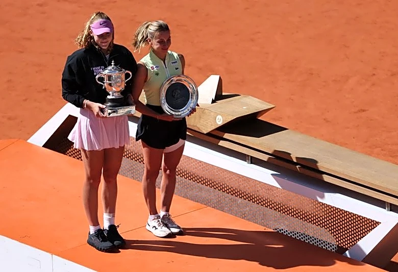 Tennis-Andreeva praises Chwalinska, thanks herself for French Open triumph