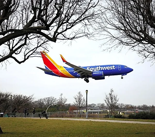 Southwest sticks with Boeing as MAX 7 delay pushes service to 2027