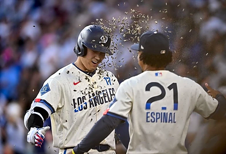 MLB roundup: Nine-run first propels Dodgers to another win over Angels