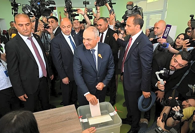 Armenians vote with peace efforts and Russia in focus