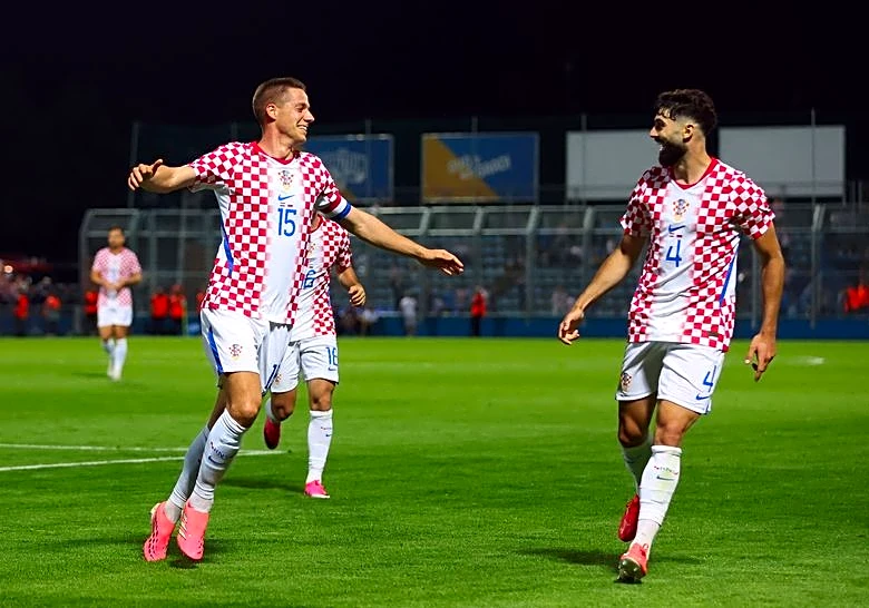 Soccer-Croatia head to World Cup on high after late 2-1 win over Slovenia