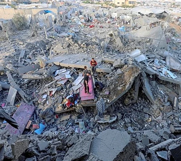 Israeli military kills four in Gaza and expands control zone, locals say