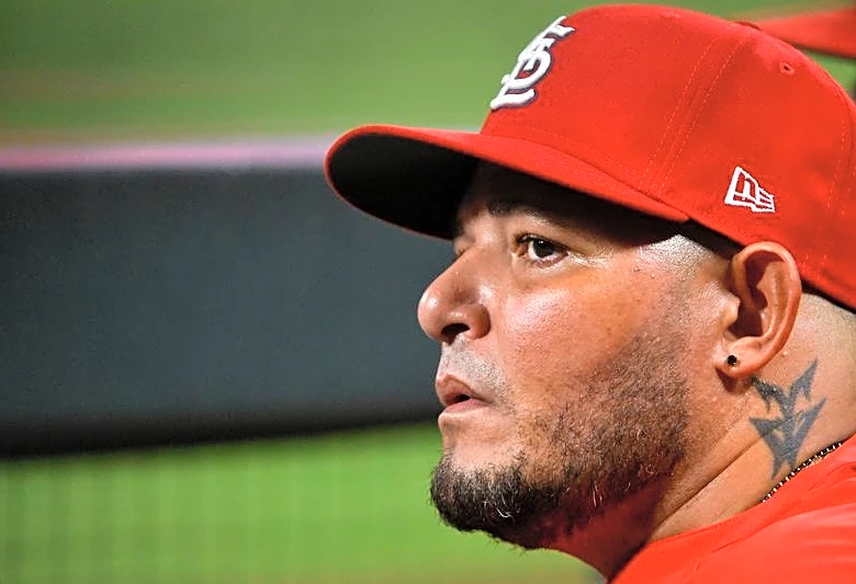 Plane headed to transport Yadier Molina crashes