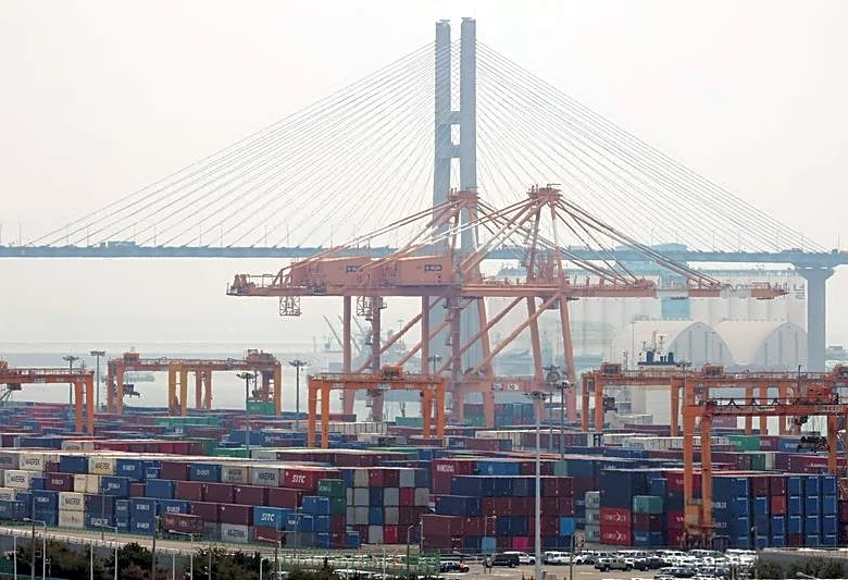 South Korea's cabinet approves decree on $350 billion US investment plan