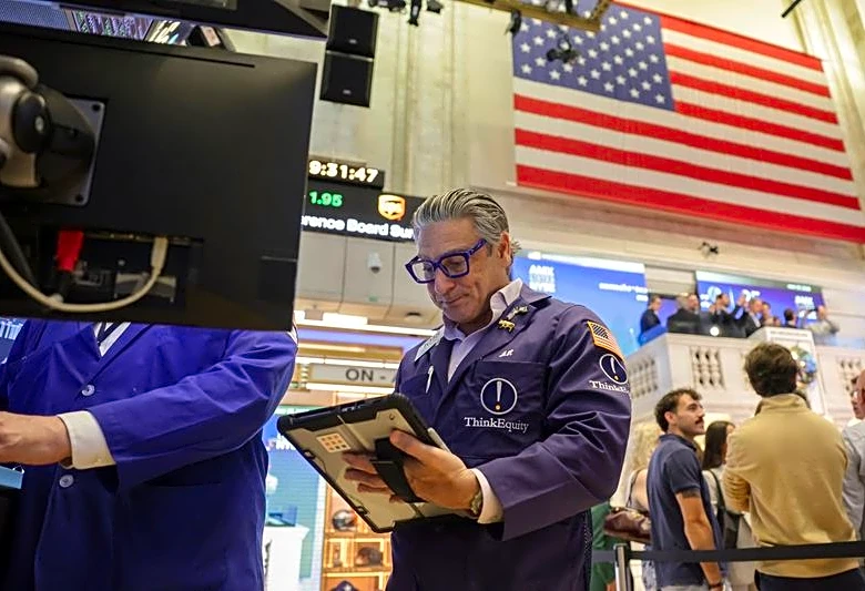 Analysis-Investors spy a tipping point for bonds after geopolitics shreds old playbooks