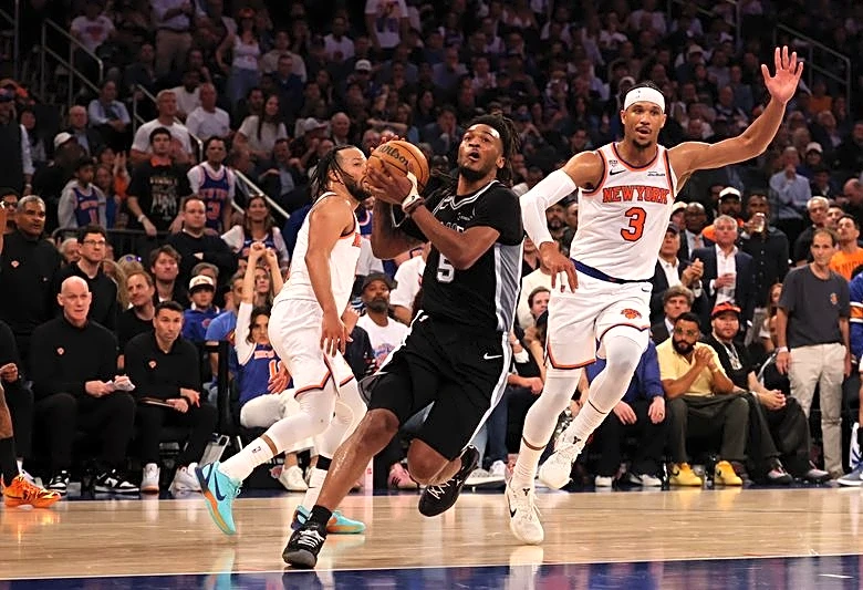 Basketball-Spurs go into attack mode to top Knicks in Game 3