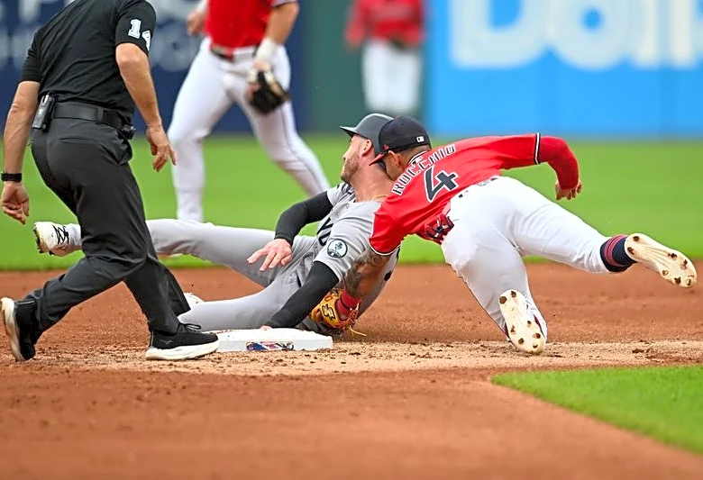 Cody Bellinger's big hit lifts Yankees over Guardians in 10