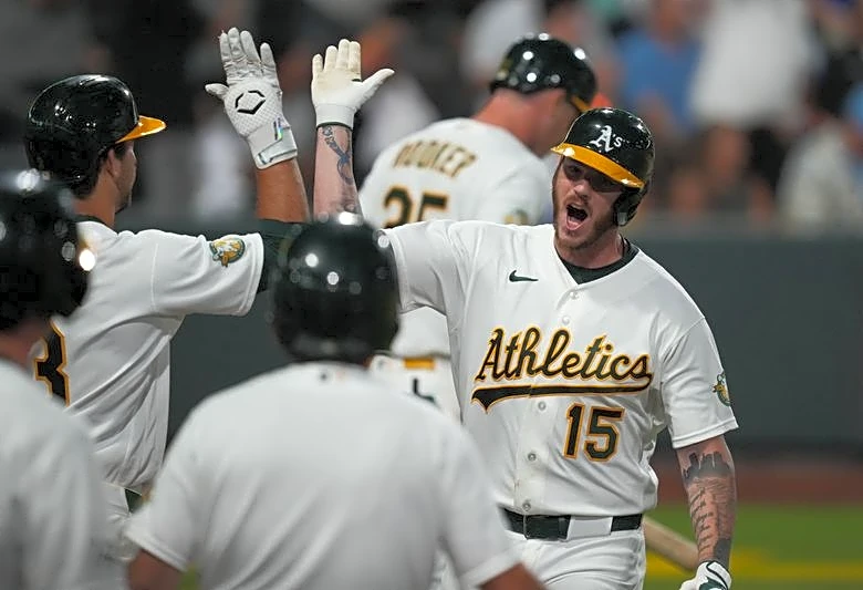 MLB roundup: Brewers outslug A's 15-14 in 12 innings at Las Vegas