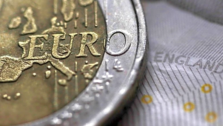 Euro zone bond yields steady as Middle East tensions ease, eyes on ECB