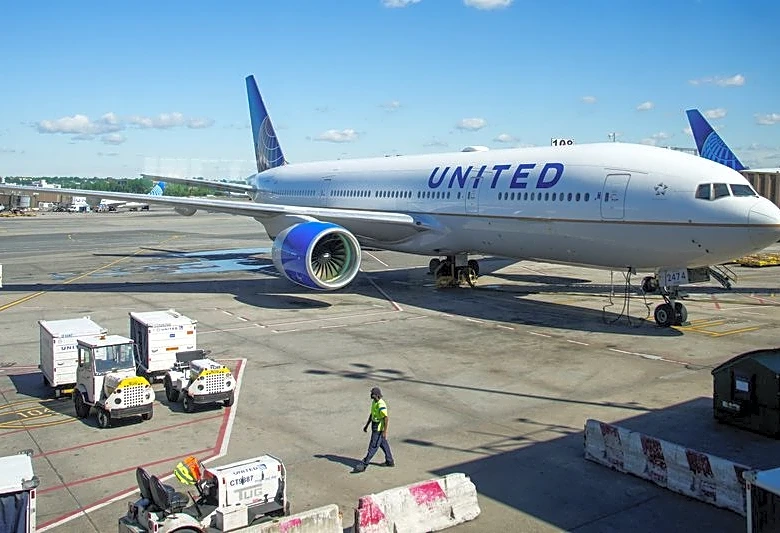 Musk's Starlink leads Bezos' Amazon as airlines rush to boost in-flight Wi-Fi