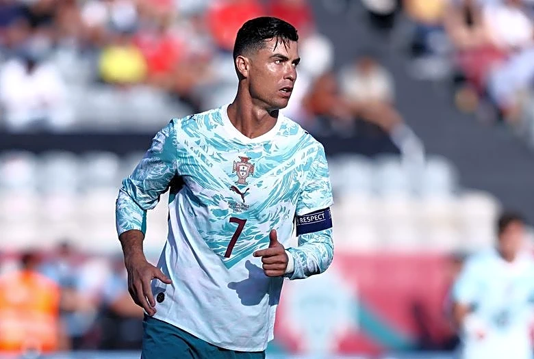 Soccer-More oldies than ever at World Cup as over-40s rock on
