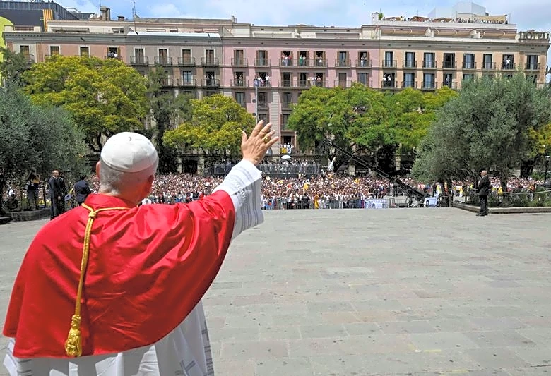 Bad Bunny meets Pope Leo in Madrid, but should have taken more photos