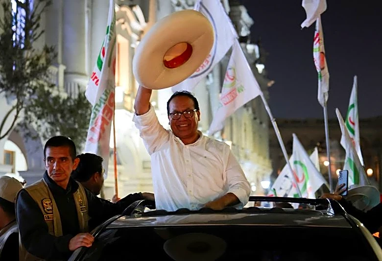 Peru race tightens again and markets rise as overseas ballots pour in