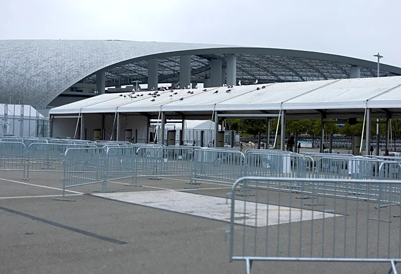 Soccer-SoFi Stadium workers reach tentative contract days before World Cup