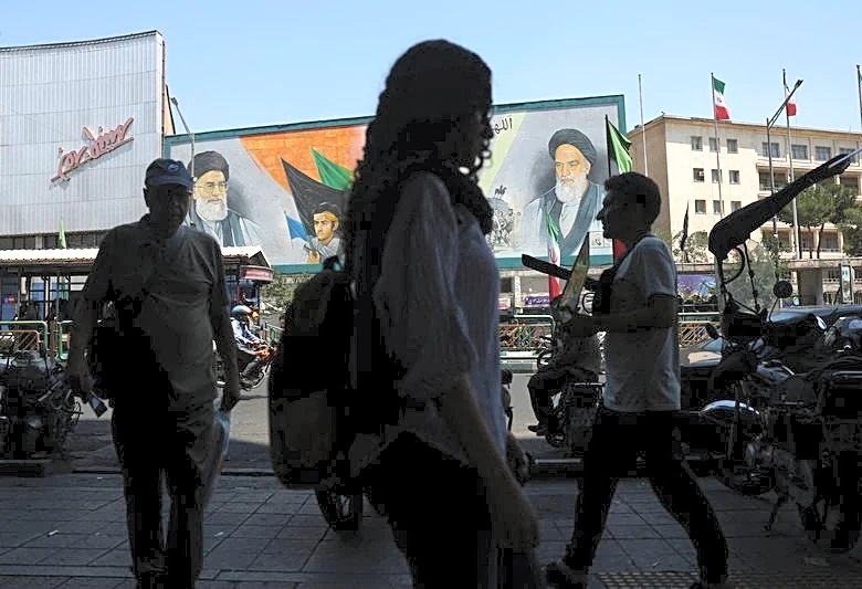 Iran targets US bases in Jordan and the Gulf after Trump orders strikes near Hormuz