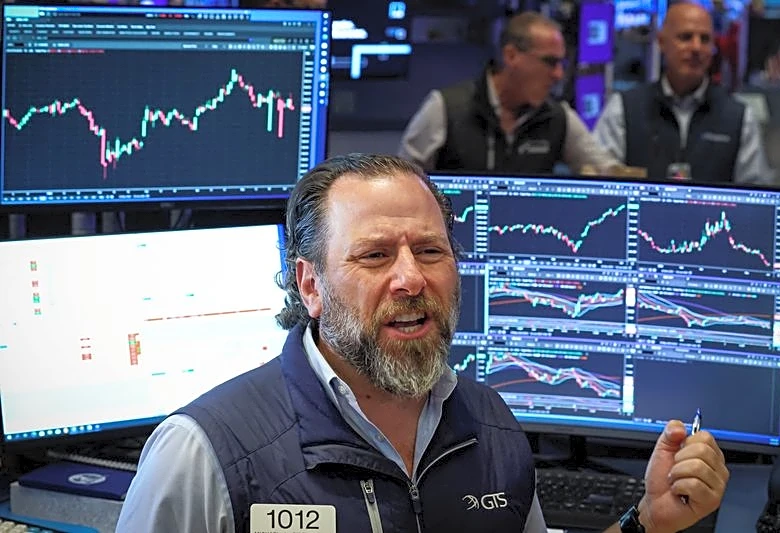 World markets walk a tightrope between AI stocks and oil shocks