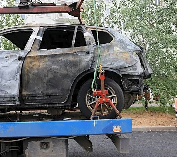 Russia probes two car bombs in Moscow