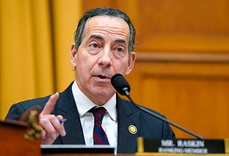 Lawmakers says Trump NFL probe aimed at helping Fox get a better deal