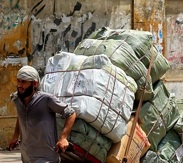 Pakistan budget, hit by Iran war and IMF, to squeeze middle class